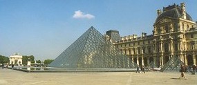 Piramide Musée du Louvre